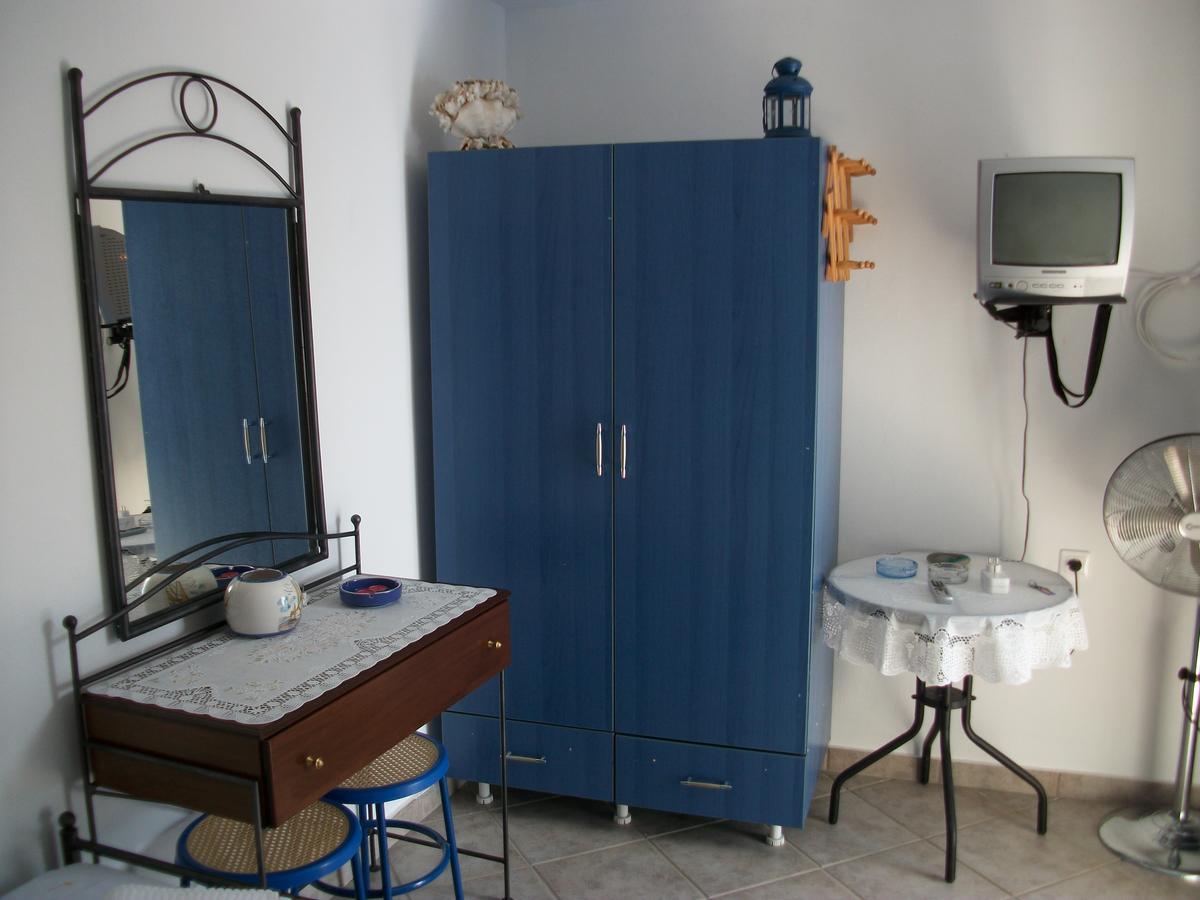 Floras Rooms And Studios Anafi Exterior photo